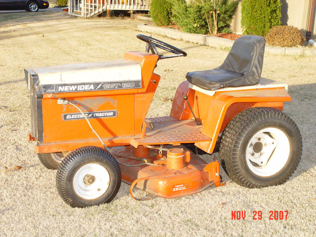 Electric yard clearance tractor